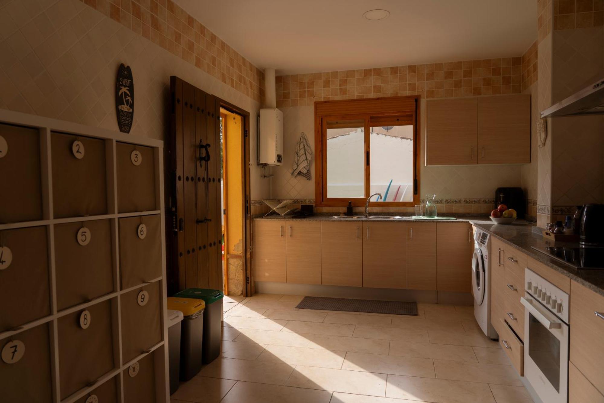 Namawa Surfhouse Hostel Chiclana de la Frontera Luaran gambar